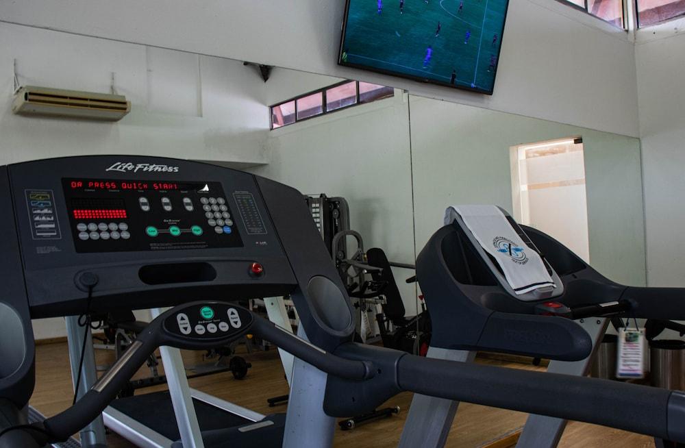 Hotel Estelar Altamira Ibagué Exteriér fotografie A treadmill